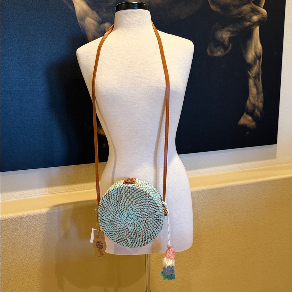 Round Woven Crossbody Bag in Mint and Tan